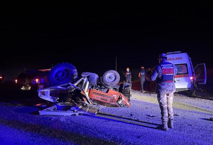 Erzurum'da feci kaza! Ambulans ile traktör çarpıştı: 4 yaralı