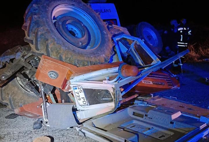 Ambulans traktöre arkadan çarptı: 4 yaralı