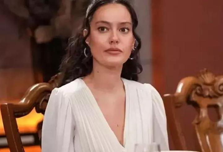 8 Yıllık Evliliğin Ardından Yeni Bir Aşk mı? Pelin Akil ve Baran Bölükbaşı İddiaları Sanal Medyayı Salladı! Pelin Akil'den Açıklama