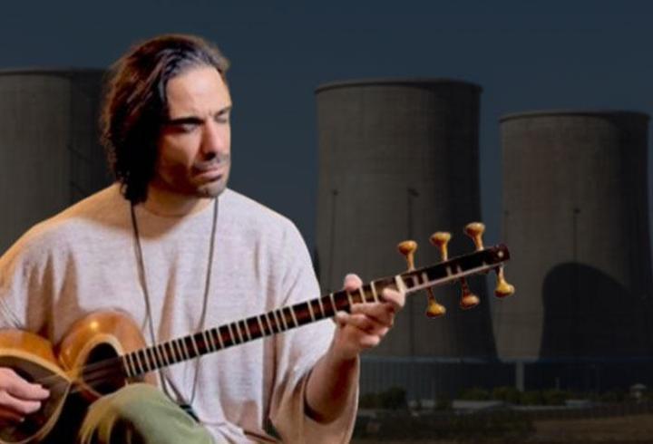 Karanlığa karşı notalar: Trump'ın İran'a tehditleri sürerken, elektrik santrali önünde 'nöbet' başlattı