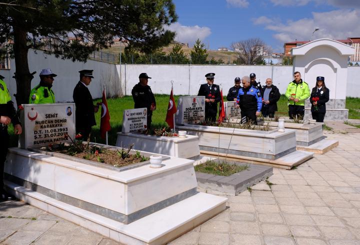 Şarkışla polisinden şehitlik ziyareti
