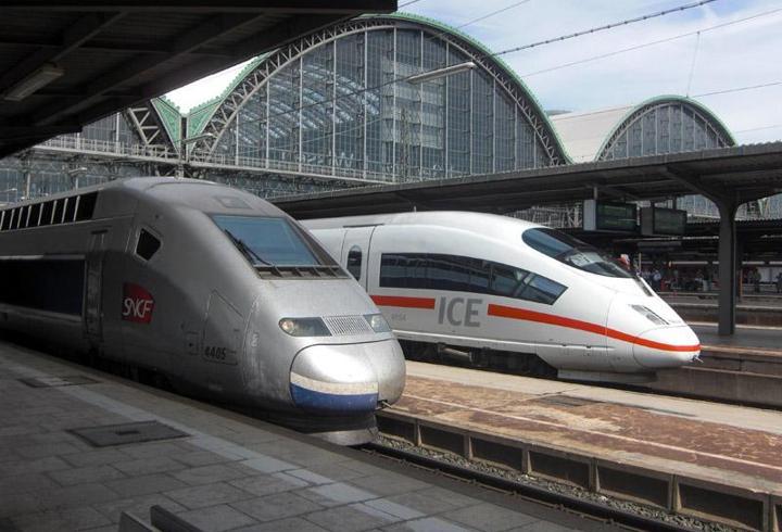 Fransa'da hızlı tren kazası! Kamyonla çarpıştı: 1 ölü, 27 yaralı