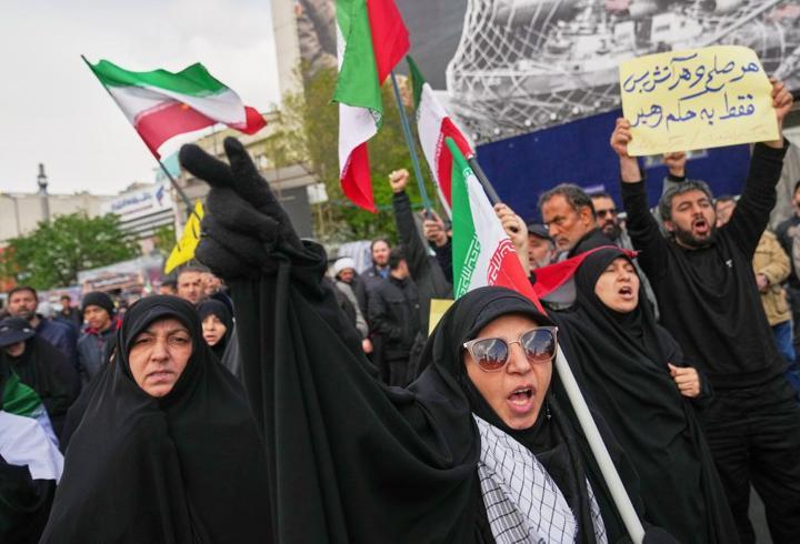 İran'da sevinç gösterileri: ABD'ye karşı büyük zafer kazandık