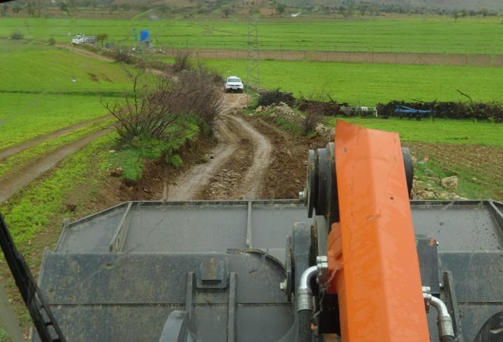 Çamura saplanan araçtaki hasta, ekiplerin müdahalesiyle kurtarıldı