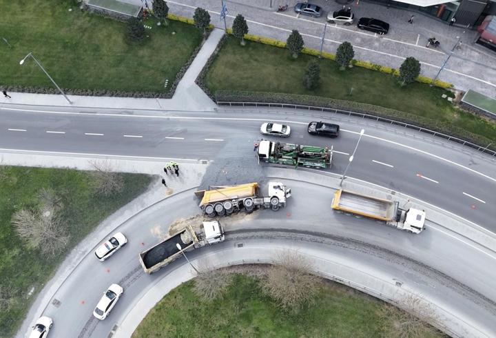 Sarıyer’de devrilen hafriyat kamyonunun şoförü yaralandı