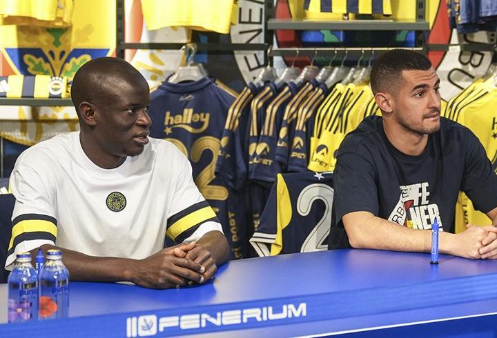 Fenerbahçe’de N’Golo Kante ve Levent Mercan, taraftarlarla buluştu