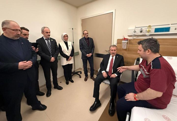 Destici, kaza geçiren Kaymakam Kurt’u hastanede ziyaret etti