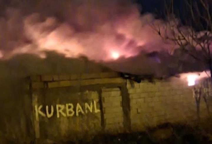 Kayseri’de müstakil ev ve ahırda çıkan yangın söndürüldü