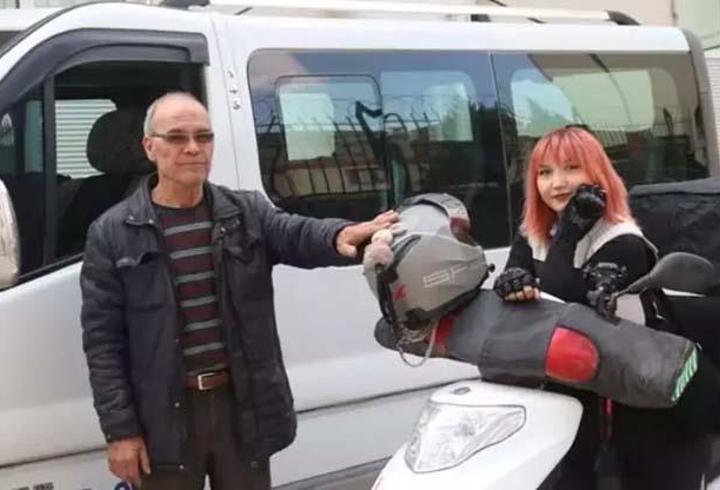 Kırmızı ışıkta duygulandıran karşılaşma: Ne olur kayıtta olayım!