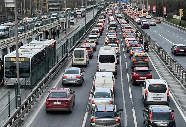 İstanbul'da akşam saatlerinde trafik yoğunluğu yüzde 81'e yükseldi