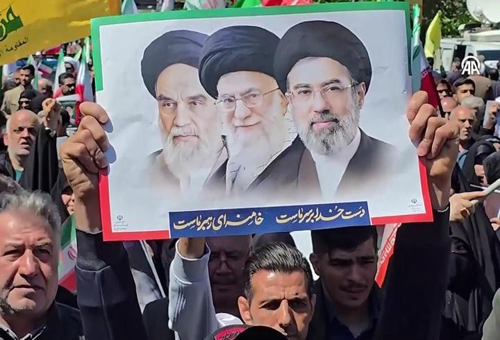 Tahran’da Ali Hamaney için 40’ıncı gün anması