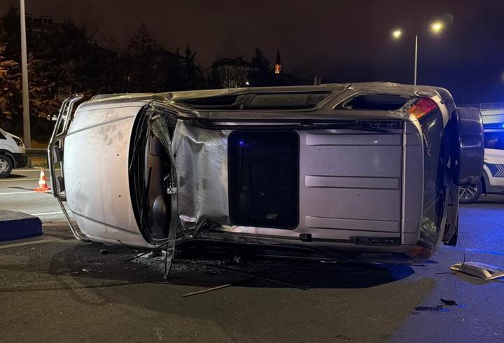 Kağıthane’de alkollü sürücünün kullandığı otomobilin çarptığı cip devrildi: 1 yaralı