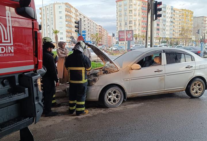 Mardin’de seyir halindeki otomobilde yangın