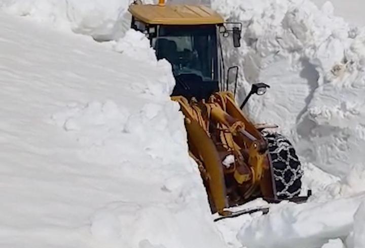Nisan ayında 4 metre karla mücadele