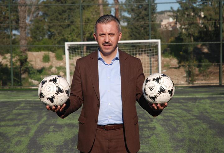 Kemer'e yeni halı saha