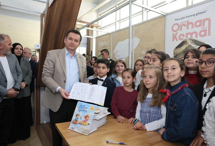 Başkan Erkan Aydın Bursa 23’üncü Kitap Fuarı’nda çocuk yazarlarla buluştu