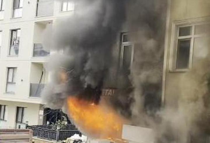 Gaziosmanpaşa’da hurdacıda çıkan yangında mahsur kalanlar duvarı delip dışarı çıktı