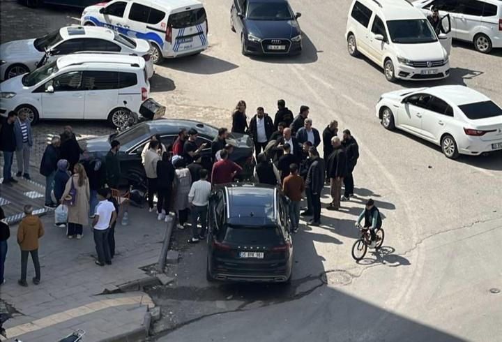 Nusaybin’de motosiklet otomobille çarpıştı: 3 yaralı