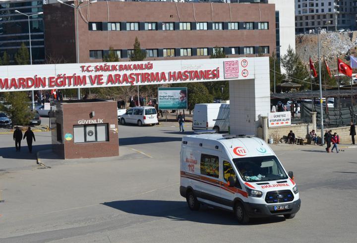 Mardin'de iki otomobil çarpıştı: 6'sı çocuk,10 yaralı