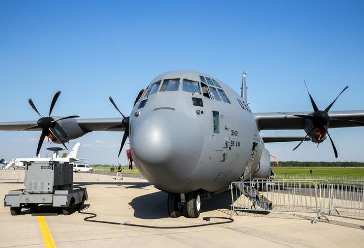 İrlanda'da Amerikan askeri uçağına baltalı saldırı