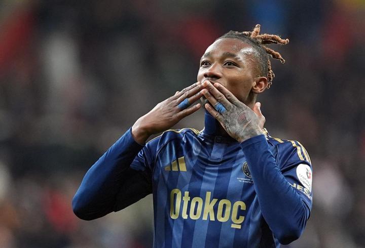 Dorgeles Nene'den parmak ısırtan performans