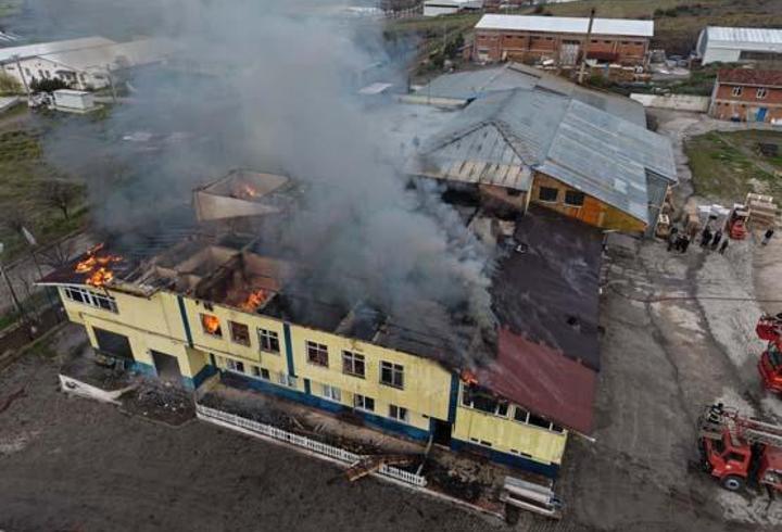 Kastamonu'da fabrika yangını: Alevler kontrol altında