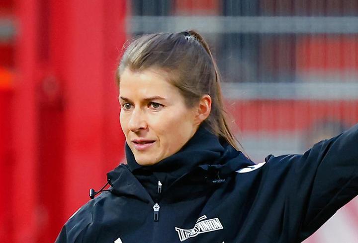 Marie-Louise Eta, Bundesliga tarihine geçti! Union Berlin'in yardımcı antrenörüydü...