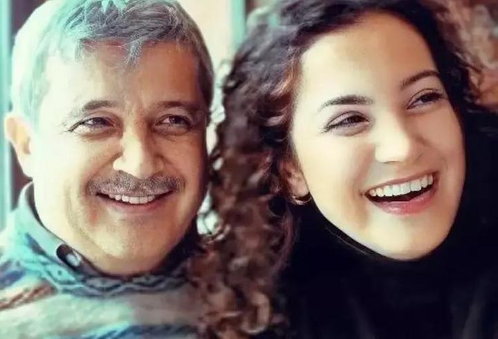 Halit Akçatepe'nin Kızı Ebru Akçatepe Bozatlı'dan Samimi Açıklamalar: Yeşilçam'ın Sırları Babamla Birlikte Gitti