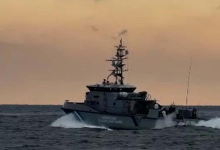 Türk balıkçı teknesini taciz eden Yunan unsurları, bölgeden uzaklaştırıldı