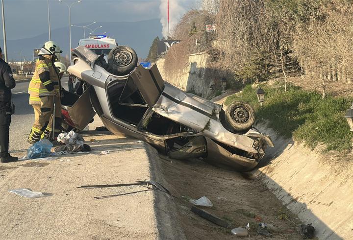 Kütahya’da takla atan otomobildeki 5 kişi yaralandı