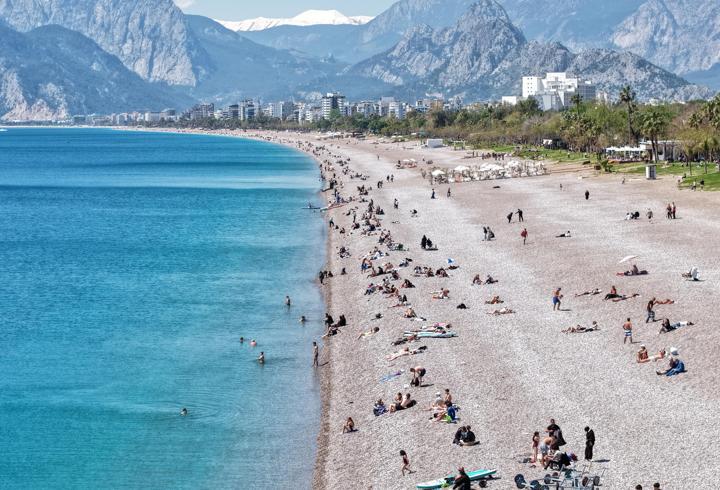 Konyaaltı Sahili'nde yoğunluk