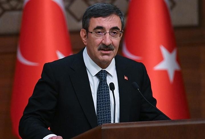 İran’daki çatışmalar ve Hürmüz Boğazı’ndaki kriz petrol fiyatlarını zirveye taşıdı. Akaryakıt maliyetlerinin hızla artması, dünya genelinde sürücüleri elektrikli ve hibrit araçlara yönlendirdi. ABD, Avrupa ve Asya’da satışlar ve talepler dikkat çekici şekilde yükselirken, uzmanlara göre bu dönüşüm kalıcı olabilir. Detaylar CNN TÜRK Muhabiri Yağmur Yılman ve Kameraman İlayda Yalçınkaya'nın haberinde. 1