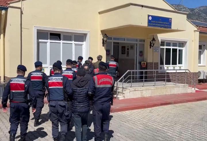 Antalya'da uyuşturucu operasyonları: 5 tutuklama