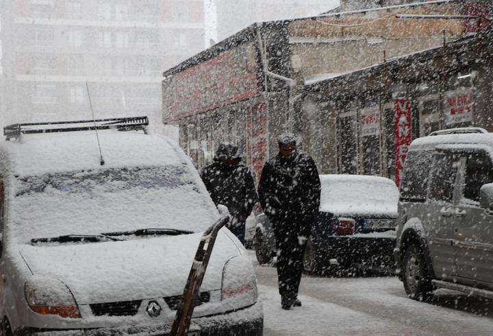 Van'da kar yağışı; 93 yerleşim yeri ulaşıma kapandı (2)