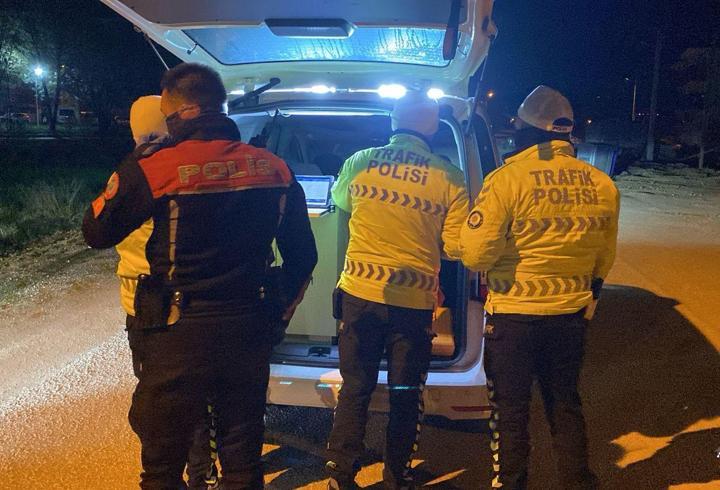 Alkolmetreye üflemeyen ehliyetsiz sürücüye 200 bin TL ceza
