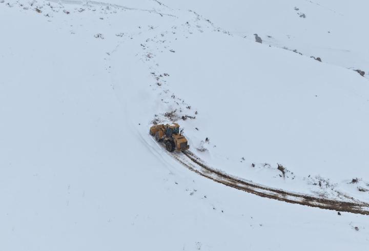 Van'da kardan kapanan 93 yerleşim yerinin 39'u ulaşıma açıldı