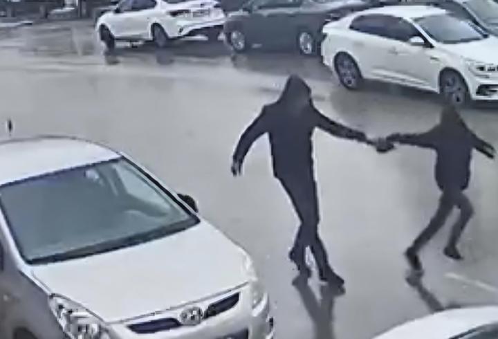 Kuyumcunun para çantasını çalamayınca kaçtı; serbest bırakıldı