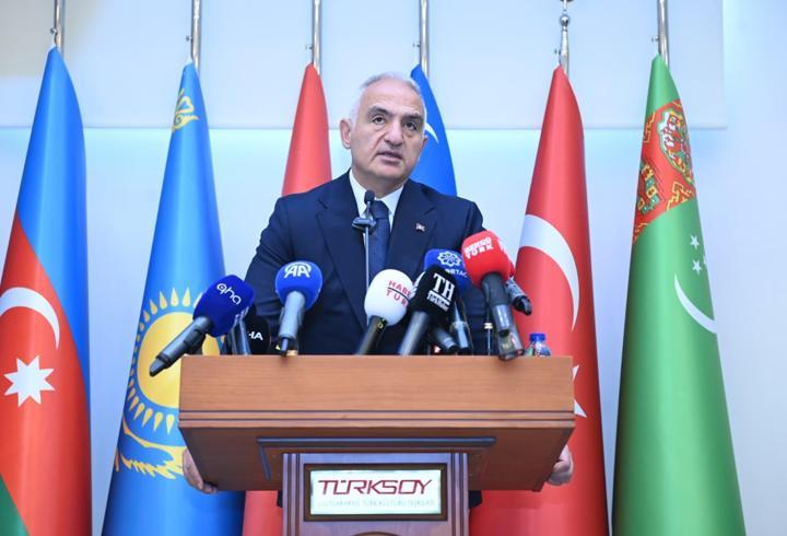 Bakan Ersoy'dan dijital çağ uyarısı: Dijital dünya gönüllü kültürel yozlaşmayı beraberinde getiriyor