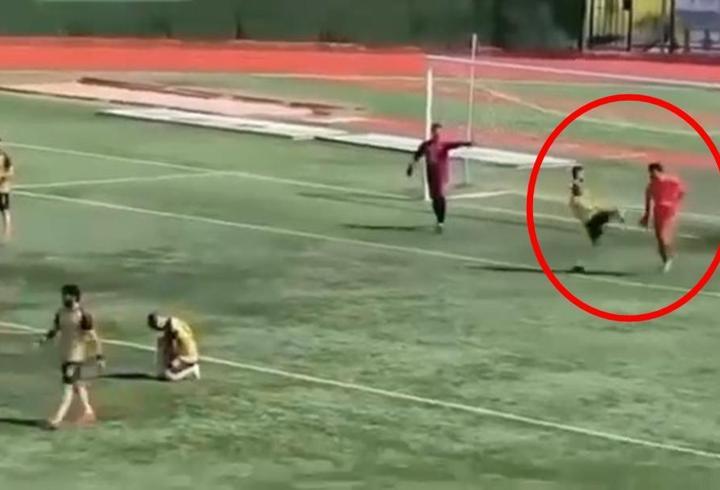 Rakibinin burnunu kıran futbolcu, süresiz kadro dışı bırakıldı