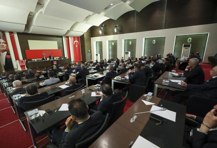 Özgür Özel, il başkanları ile bir araya geldi