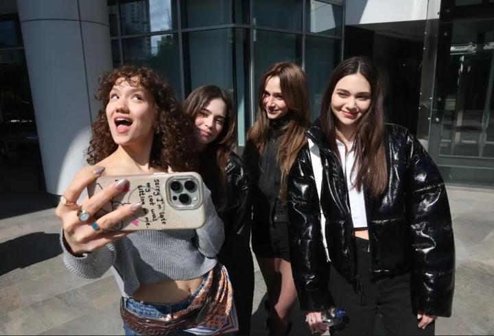 Daha On Yedi'nin gençlerinden ilk selfie’ler