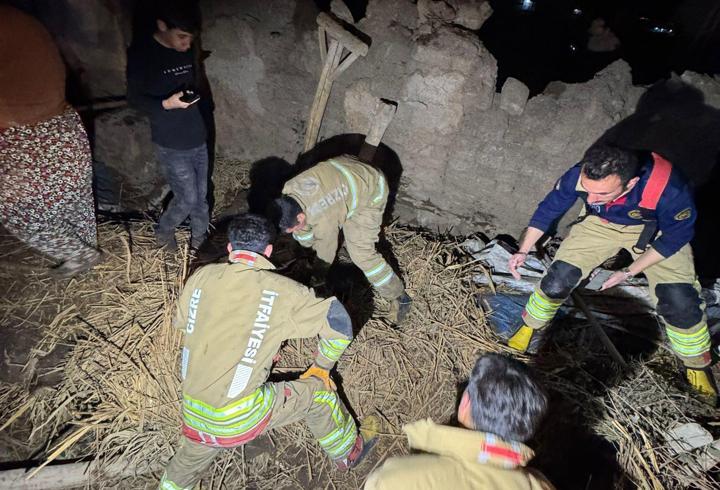 Çöken ahırda göçük altında kalan 1 inek öldü
