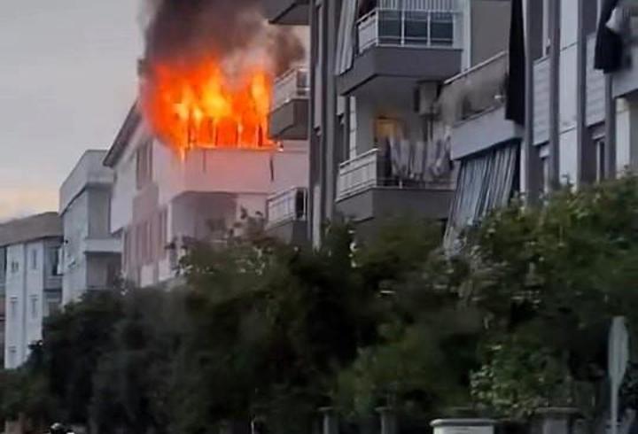 Teras katta korkutan yangın