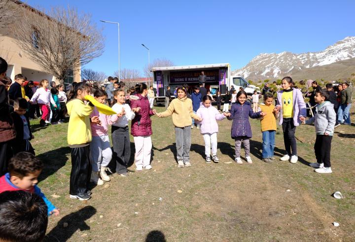 Van’da açık hava etkinliğinde çocuklar gönüllerince eğlendi