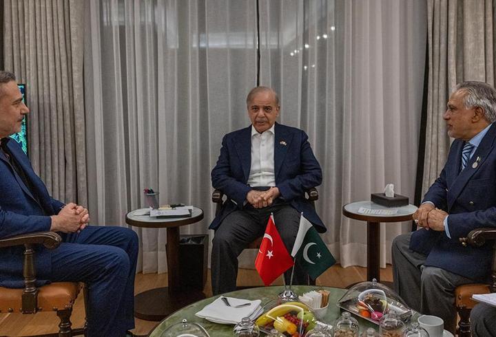 Dışişleri Bakanı Hakan Fidan, Pakistan Başbakanı Şerif ile görüştü