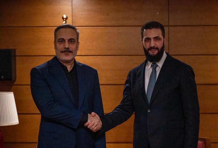 Tuncelİ’de 6 yıldır kayıp olan Gülistan Doku soruşturmasında gözaltına alınan ve işlemleri tamamlanan 7 şüpheli adliyeye sevk edildi. 2 şüphelinin ise işlemleri devam ediyor. Gülistan Doku'nun ailesi şüphelilere tepki gösterirken, fenalaşan Gülistan’ın annesi Bedriye Doku, ambulansla hastaneye kaldırıldı.
7