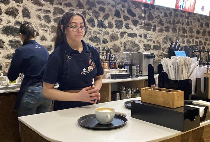 Kayak kazasında çenesi kırıldı, tedavi sürecinde hayali olan kitabı yazdı