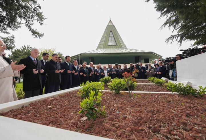 8'inci Cumhurbaşkanı Turgut Özal mezarı başında anıldı