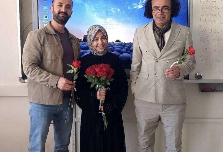 Öğrencilerden deprem bölgesinde görev yapan öğretmenlerine sürpriz