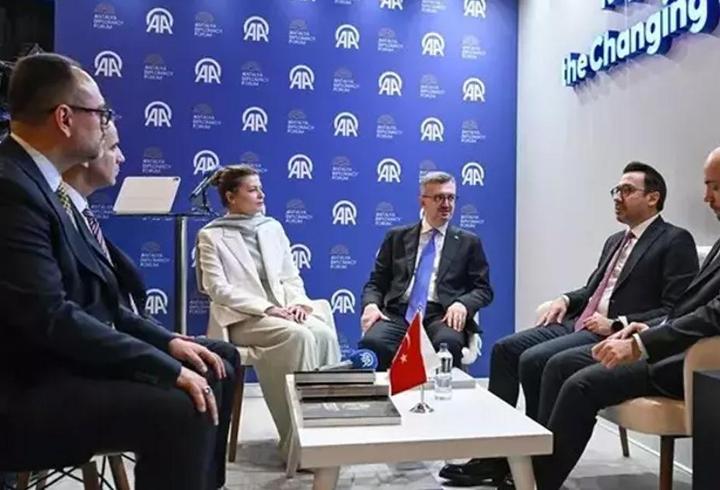 Gülistan Doku soruşturması kapsamında Elazığ’da gözaltına alınarak Erzurum'a getirilen eski Tunceli Valisi Tuncay Sonel'in emniyetteki işlemleri sürüyor. Sonel'in gözaltı süresinin uzatıldığı belirtildi.5